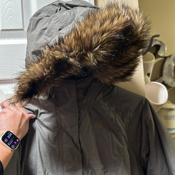 Women’s North Face Olive green parka - Medium - Picture 3 of 5